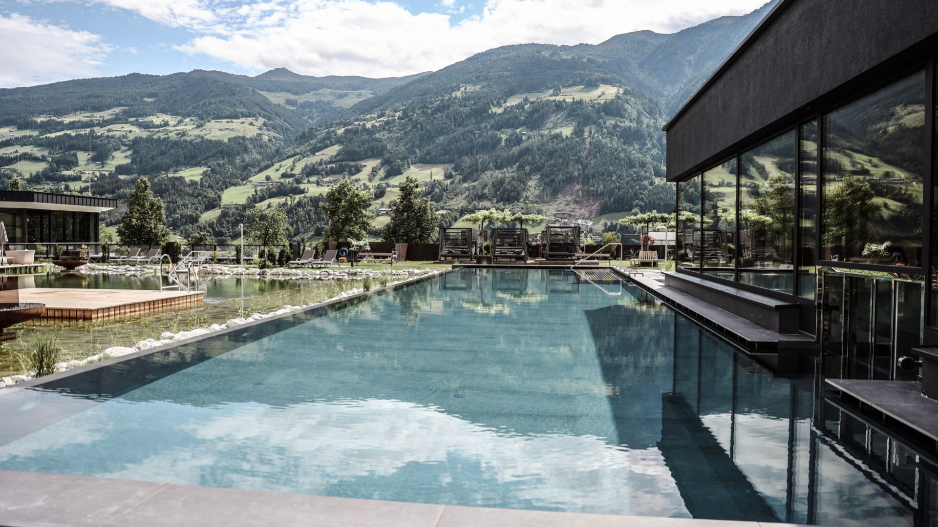 Neuer Outdoor-Sportpool