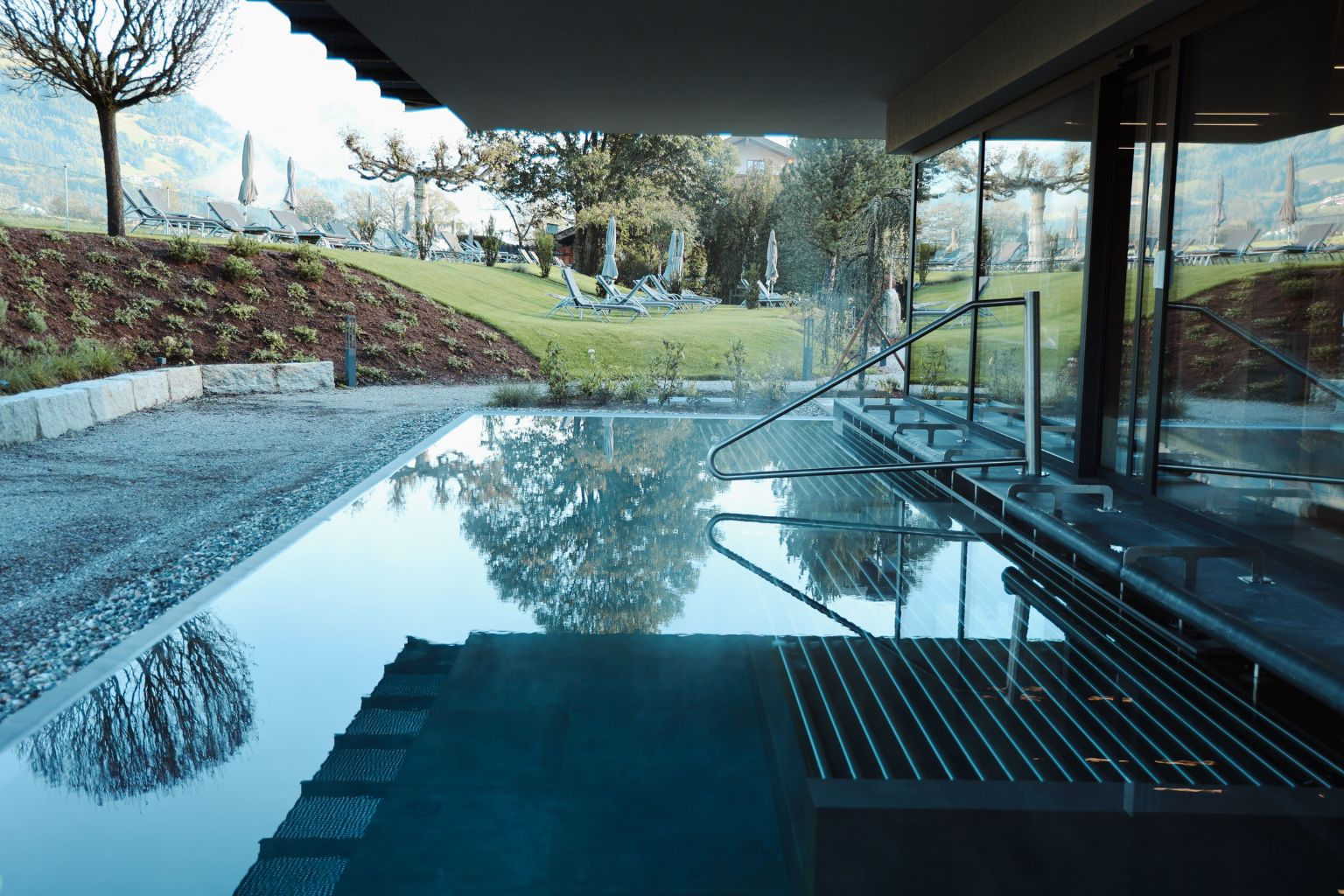 Sole-Relaxpool im GartenSPA