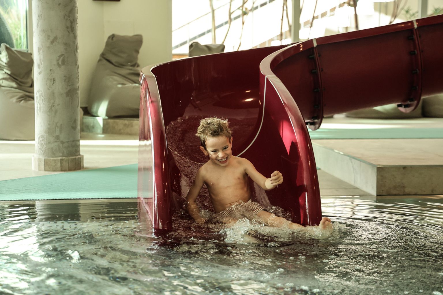 FamilienSPA mit Kinderrutsche