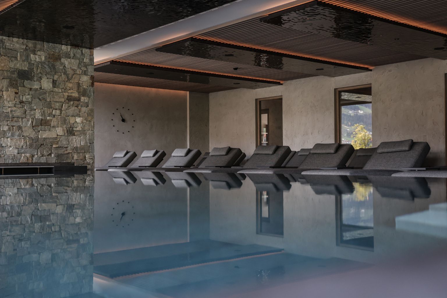 Indoorpool im GartenSPA