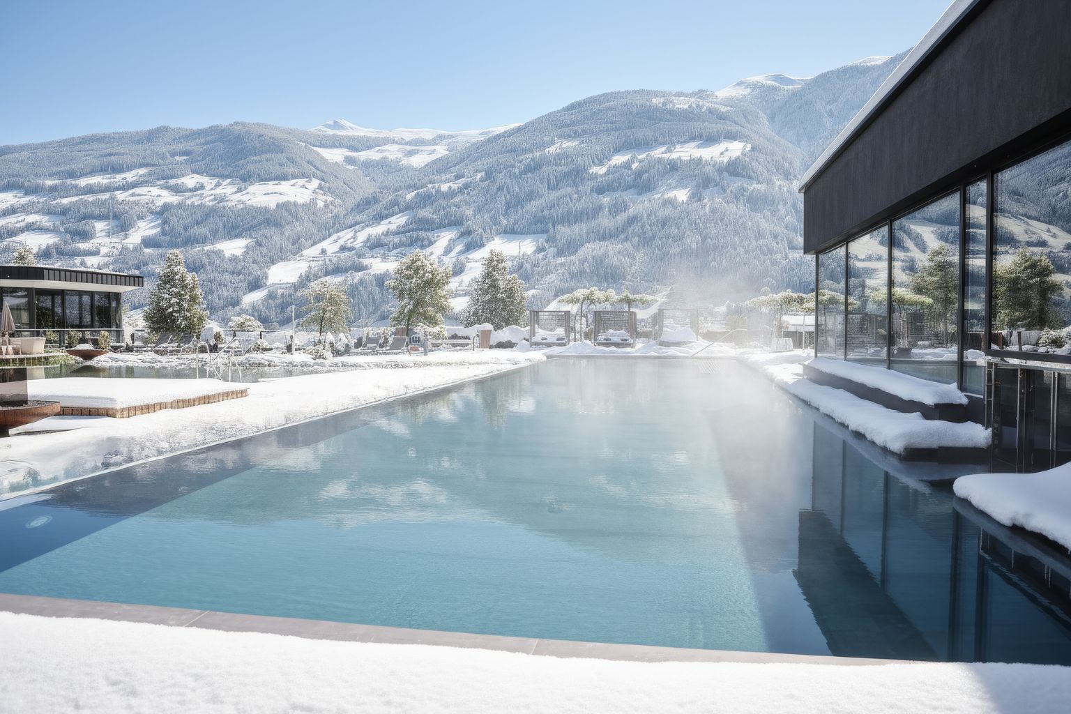 25m Outdoor Sportbecken mit Winterpanorama