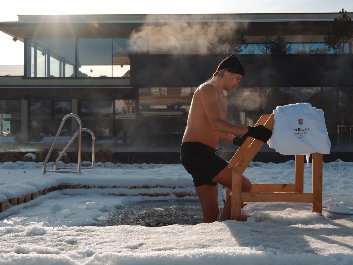 Eisbaden Longevity im Hotel Held beim Eisbaden im Naturbadeteich